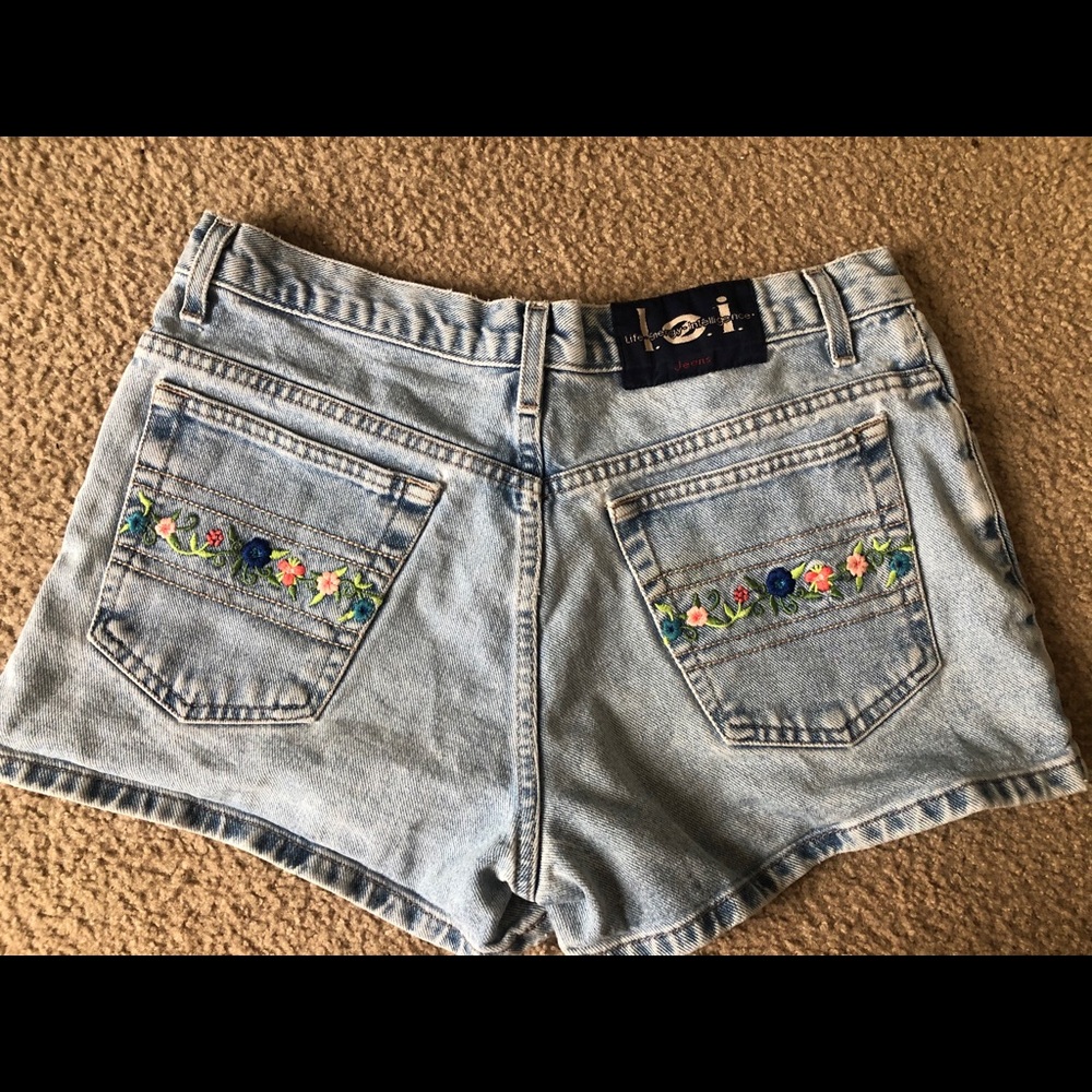 Flower embroidered Lei jean shorts